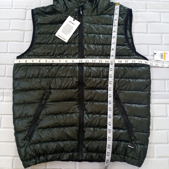 NWT DKNY Men’s Hooded Vest Jacket Puffer Sleeveless Size Small Green. - Picture 4 of 13